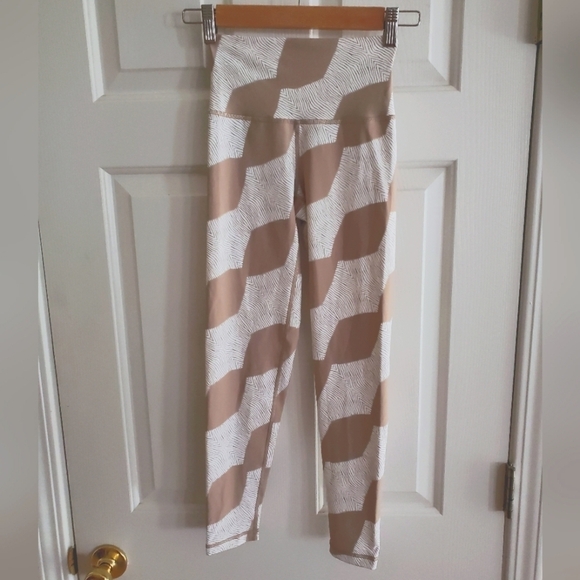 NWT Aerie Printed High Rise Chill. Play. Move.  7/8 Leggings size XS - Picture 2 of 8